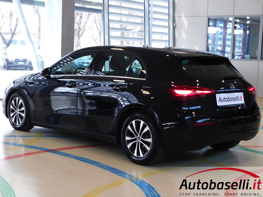 MERCEDES A180D AUTOMATIC 8G-DCT RESTYLING - Foto 3